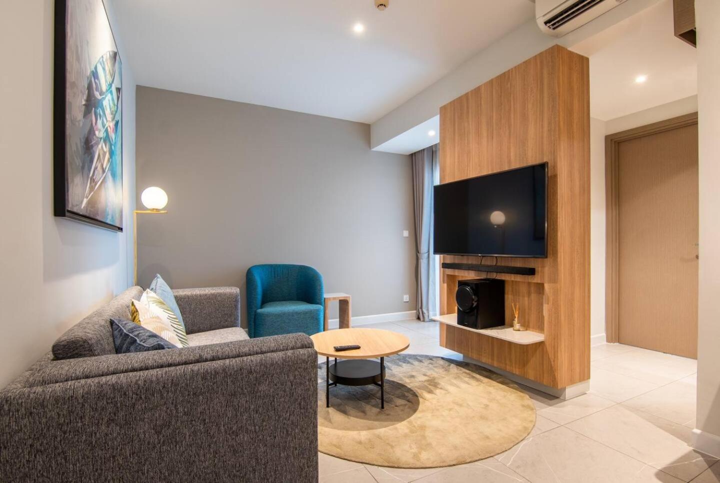 Luxury 2 Or 3Br Apartment In Dist 1 N Pool, Gym, Airport Pickup Хошимин Экстерьер фото