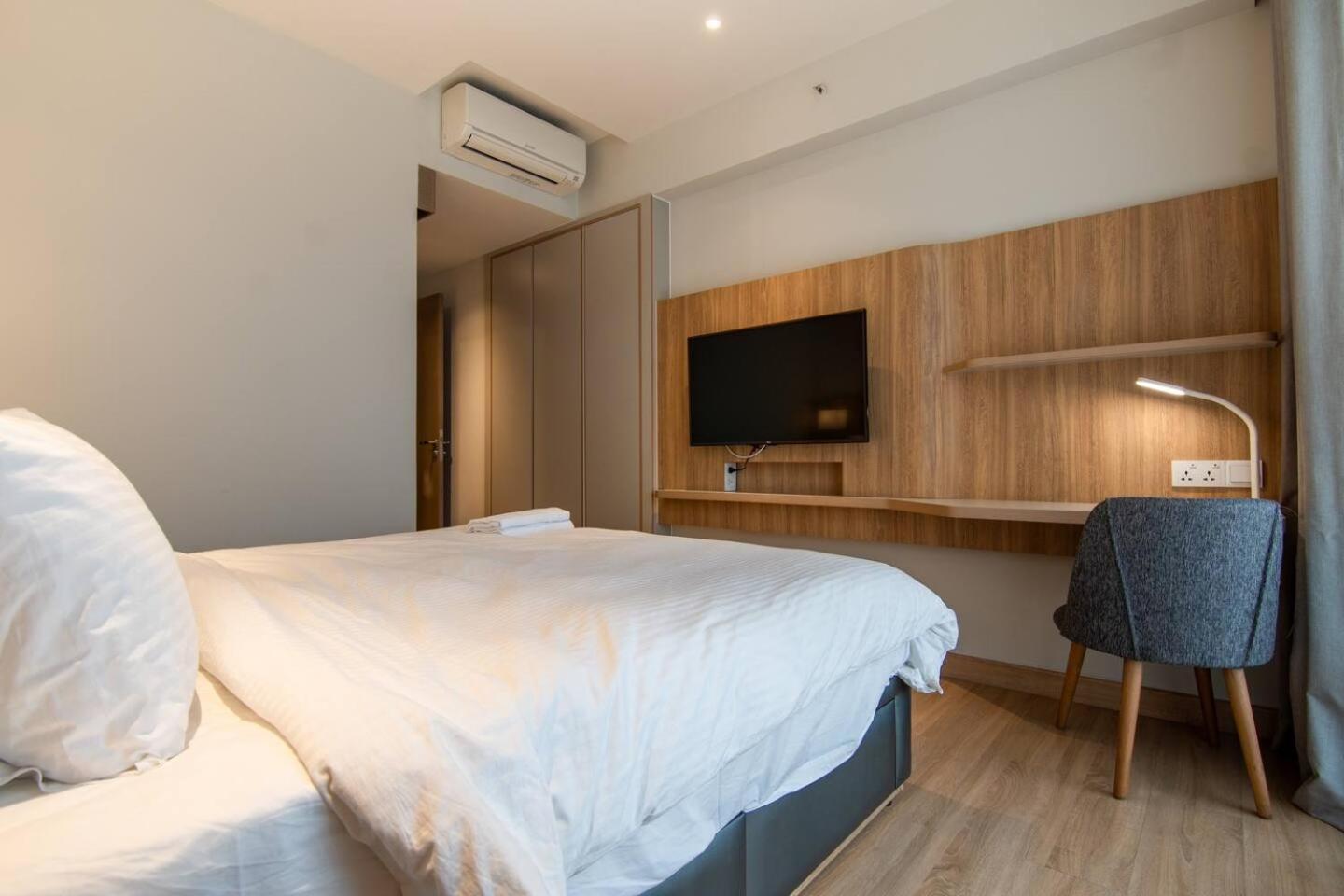 Luxury 2 Or 3Br Apartment In Dist 1 N Pool, Gym, Airport Pickup Хошимин Экстерьер фото