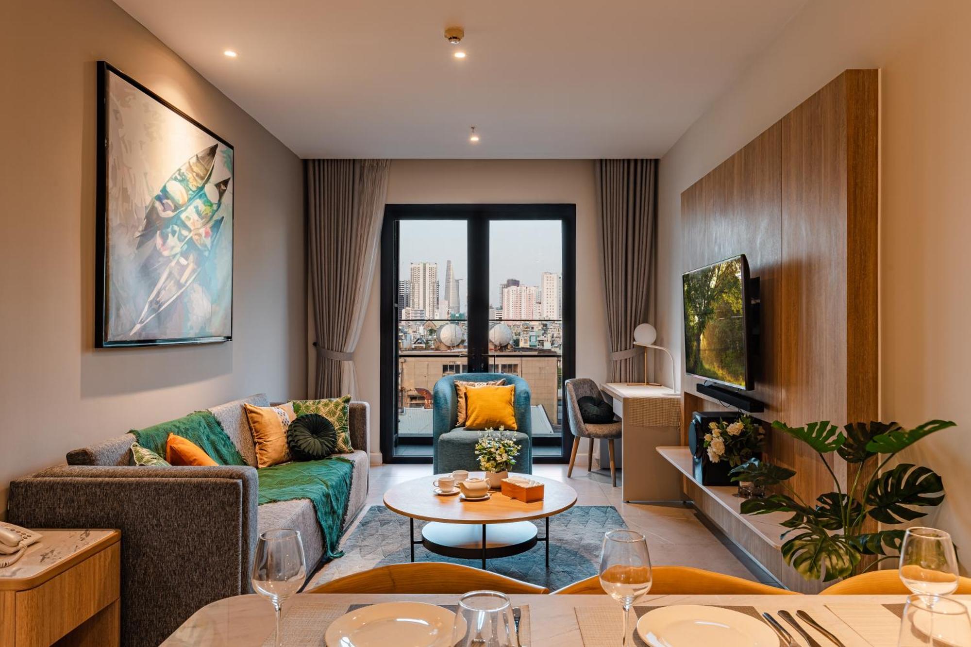 Luxury 2 Or 3Br Apartment In Dist 1 N Pool, Gym, Airport Pickup Хошимин Экстерьер фото