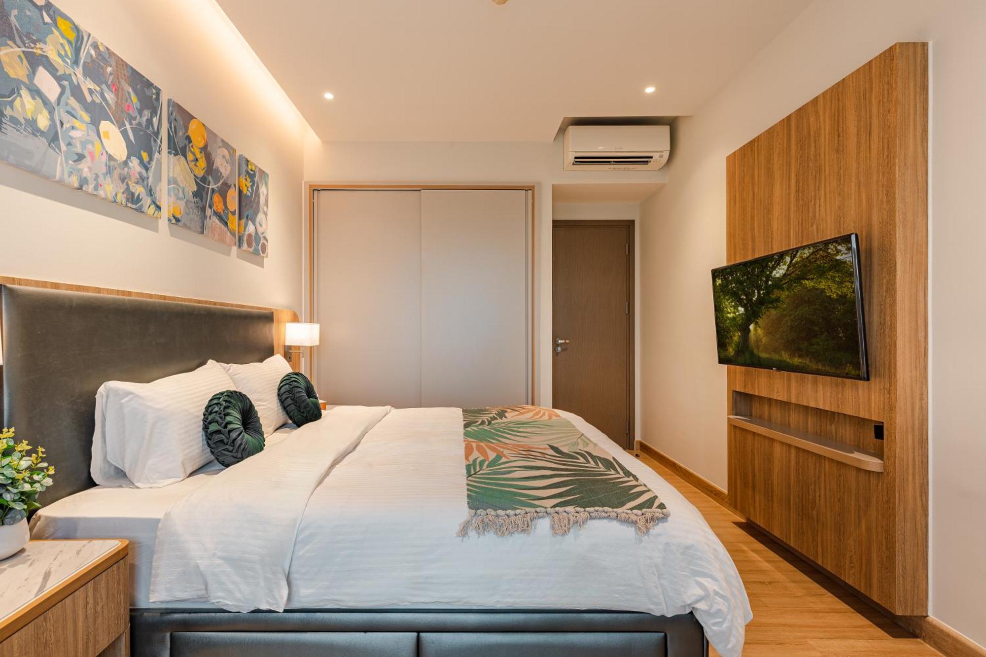 Luxury 2 Or 3Br Apartment In Dist 1 N Pool, Gym, Airport Pickup Хошимин Экстерьер фото